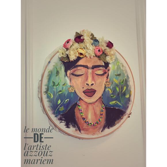 Frida Kahlo-Inspired Embroidery Hoop Art – Hand-Painted Portrait with 3D Flower - Picture 2 of 4